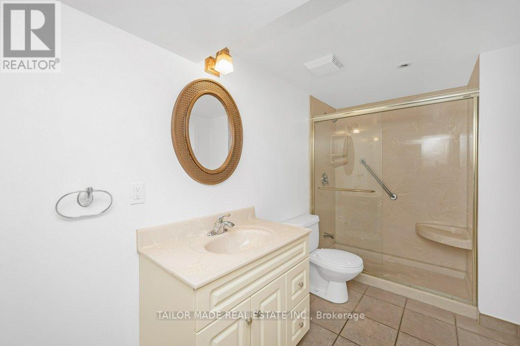 37 Vanderbrent Crescent, Toronto, Ontario  M9R 3W9 - Photo 28 - W12656444