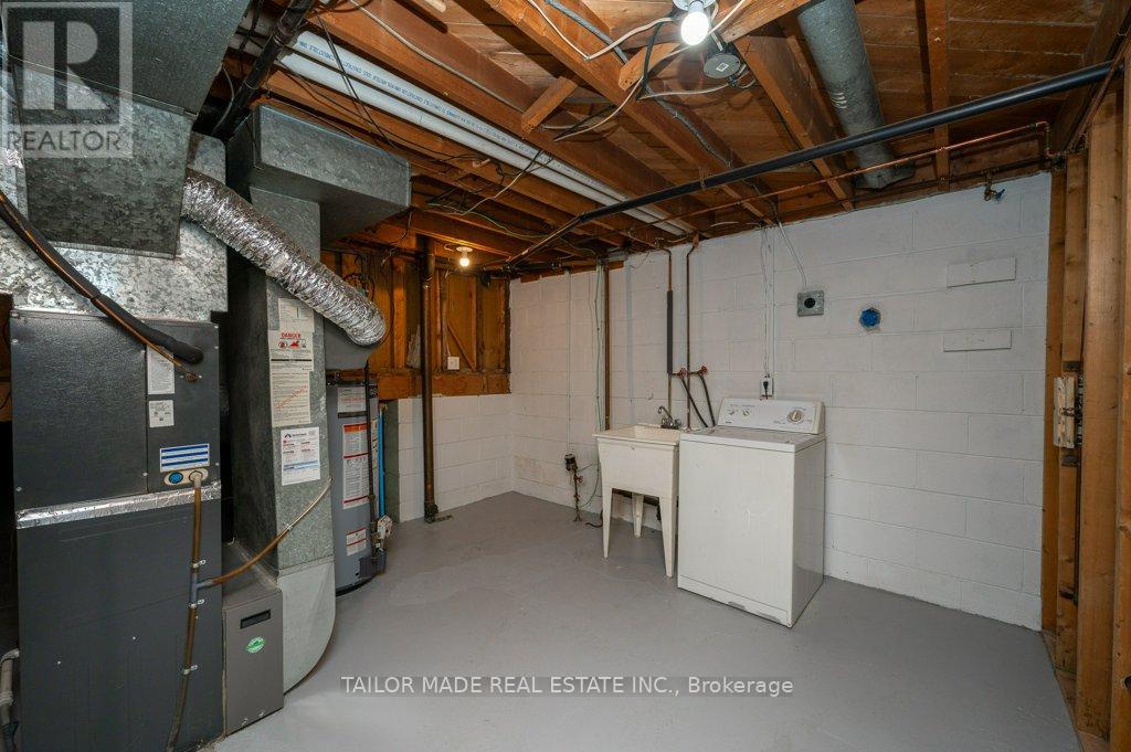 37 Vanderbrent Crescent, Toronto, Ontario  M9R 3W9 - Photo 30 - W12656444