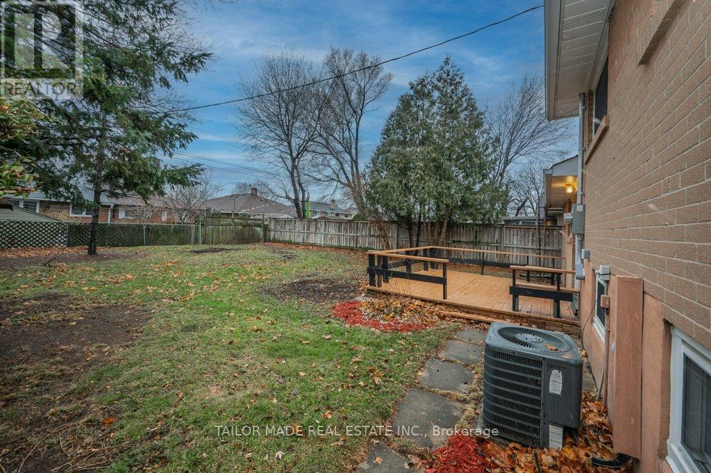 37 Vanderbrent Crescent, Toronto, Ontario  M9R 3W9 - Photo 32 - W12656444