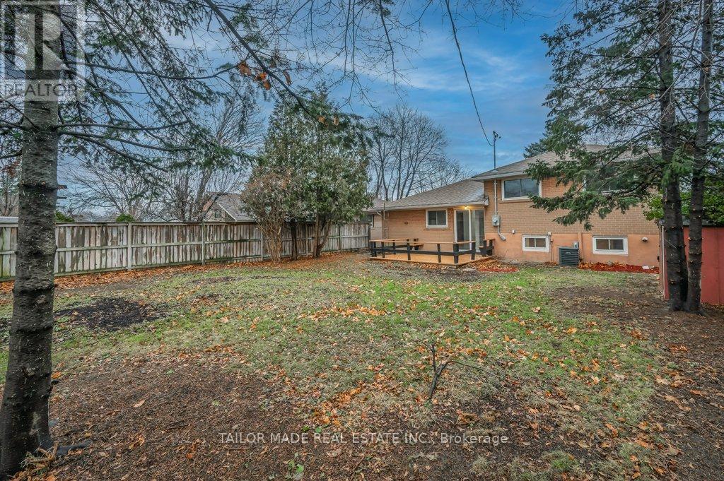 37 Vanderbrent Crescent, Toronto, Ontario  M9R 3W9 - Photo 33 - W12656444