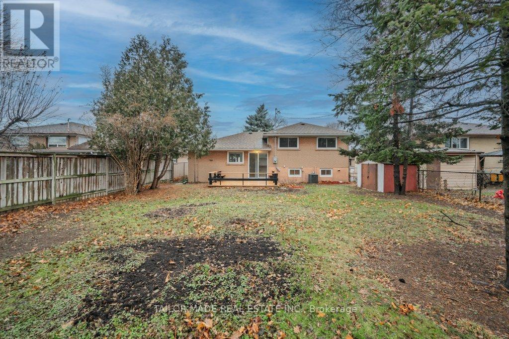 37 Vanderbrent Crescent, Toronto, Ontario  M9R 3W9 - Photo 34 - W12656444