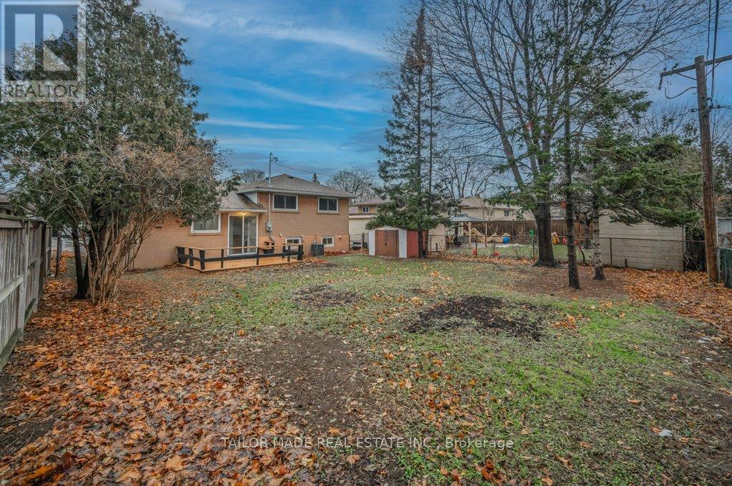 37 Vanderbrent Crescent, Toronto, Ontario  M9R 3W9 - Photo 35 - W12656444