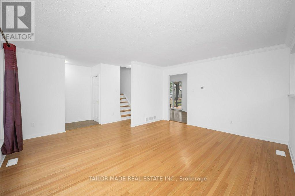 37 Vanderbrent Crescent, Toronto, Ontario  M9R 3W9 - Photo 6 - W12656444