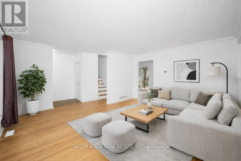 37 Vanderbrent Crescent, Toronto, Ontario  M9R 3W9 - Photo 7 - W12656444