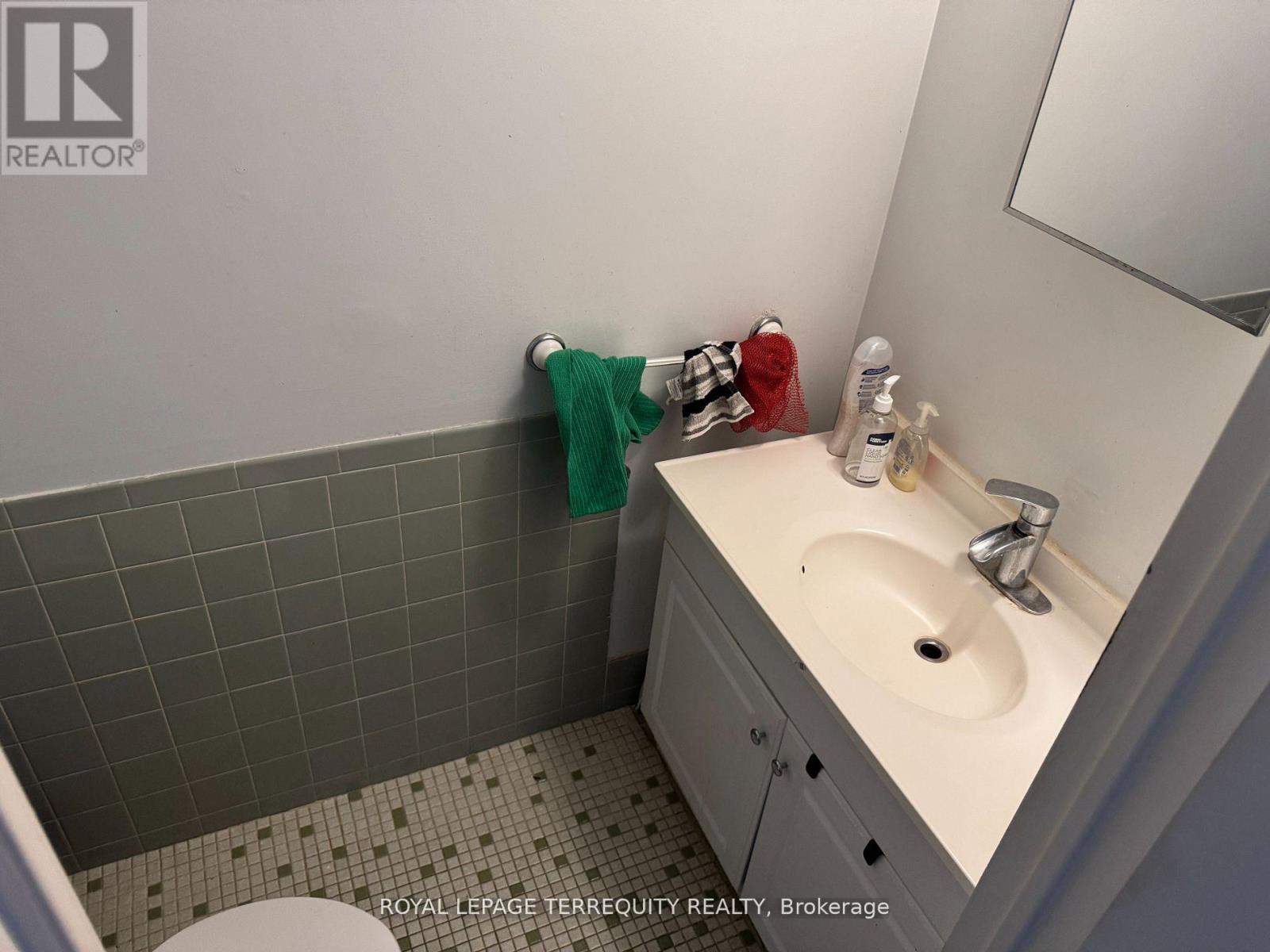 409 - 15 London Green Court, Toronto, Ontario  M3N 1K4 - Photo 15 - W12656450