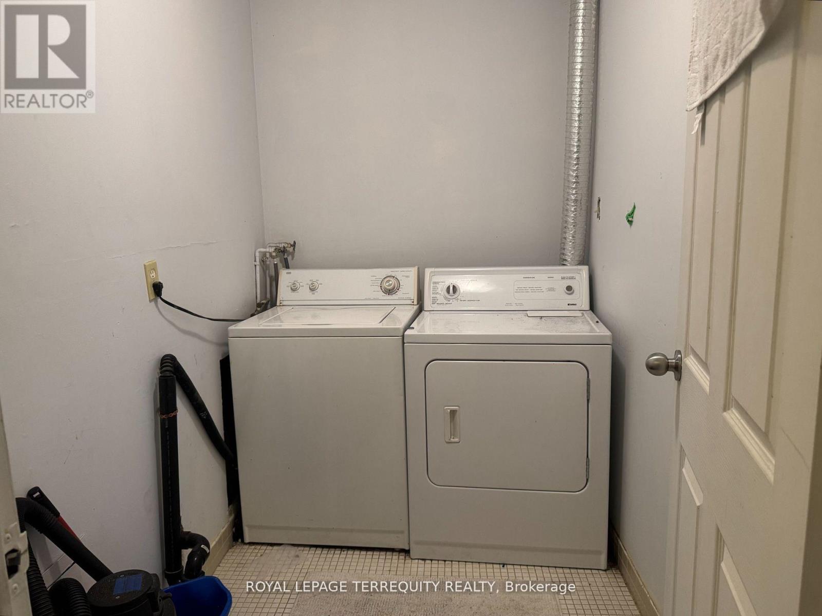 409 - 15 London Green Court, Toronto, Ontario  M3N 1K4 - Photo 16 - W12656450