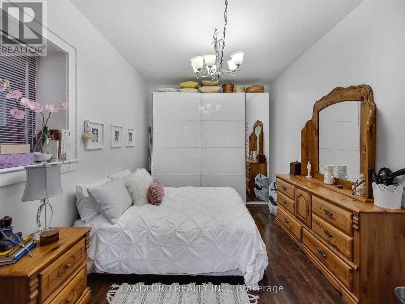 Main Fl - 2251 Dundas Street W, Toronto, Ontario  M6R 1X6 - Photo 10 - W12656462