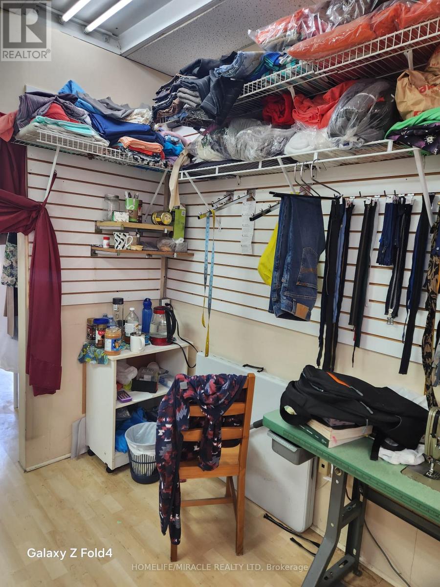 8 - 2323 Bloor Street W, Toronto, Ontario  M6S 4W1 - Photo 13 - W12656492