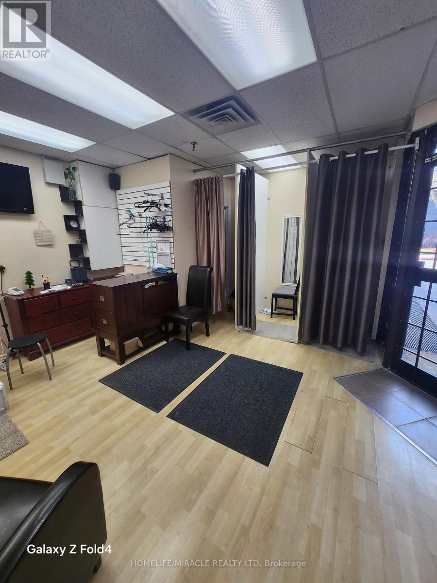 8 - 2323 Bloor Street W, Toronto, Ontario  M6S 4W1 - Photo 14 - W12656492