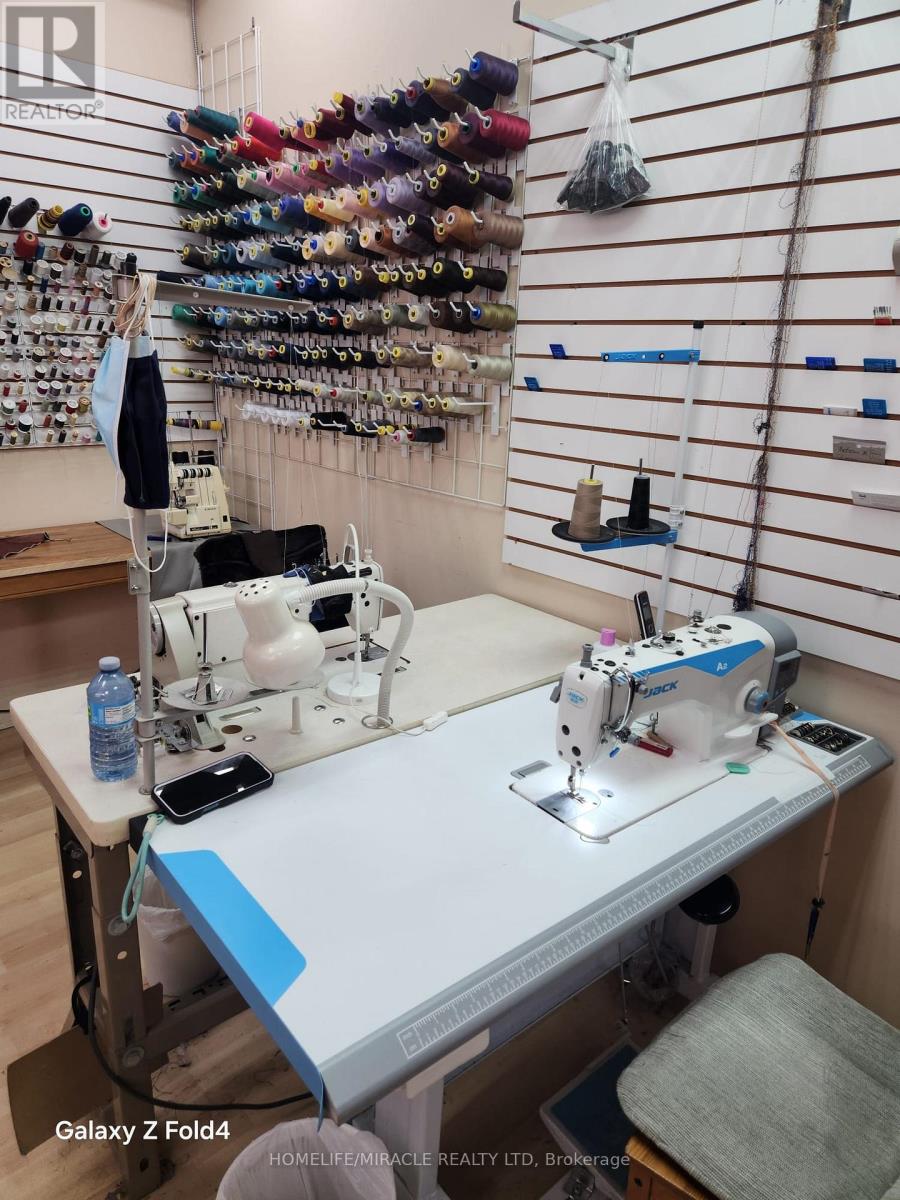 8 - 2323 Bloor Street W, Toronto, Ontario  M6S 4W1 - Photo 16 - W12656492