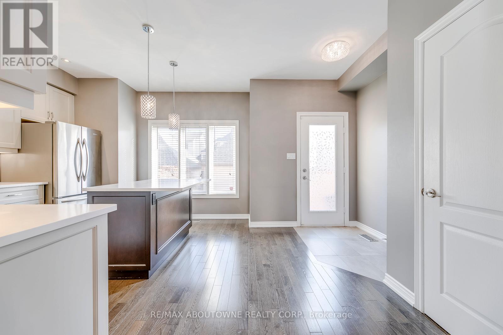 186 Gatwick Drive, Oakville, Ontario  L6H 6N1 - Photo 10 - W12656494