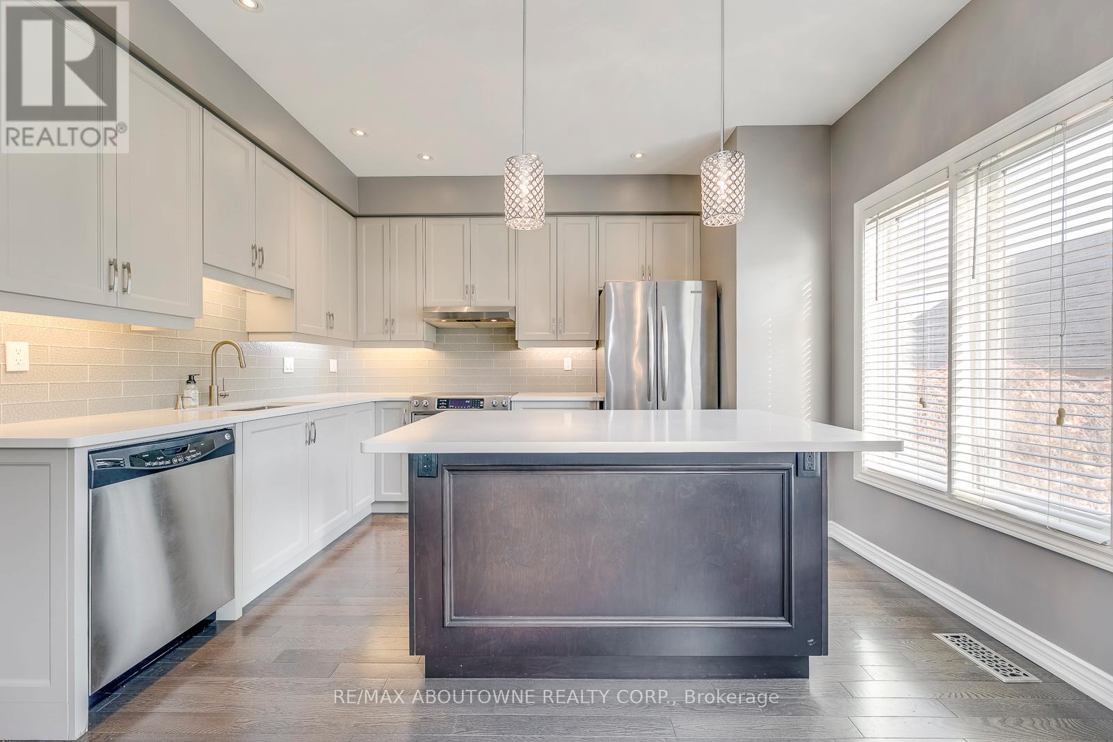 186 Gatwick Drive, Oakville, Ontario  L6H 6N1 - Photo 11 - W12656494