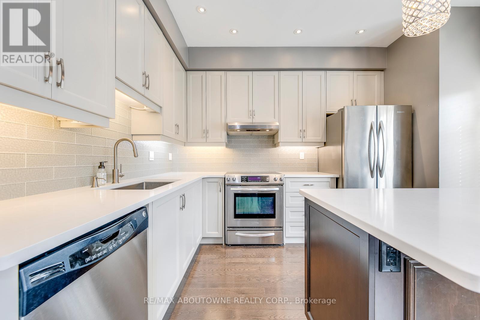 186 Gatwick Drive, Oakville, Ontario  L6H 6N1 - Photo 13 - W12656494