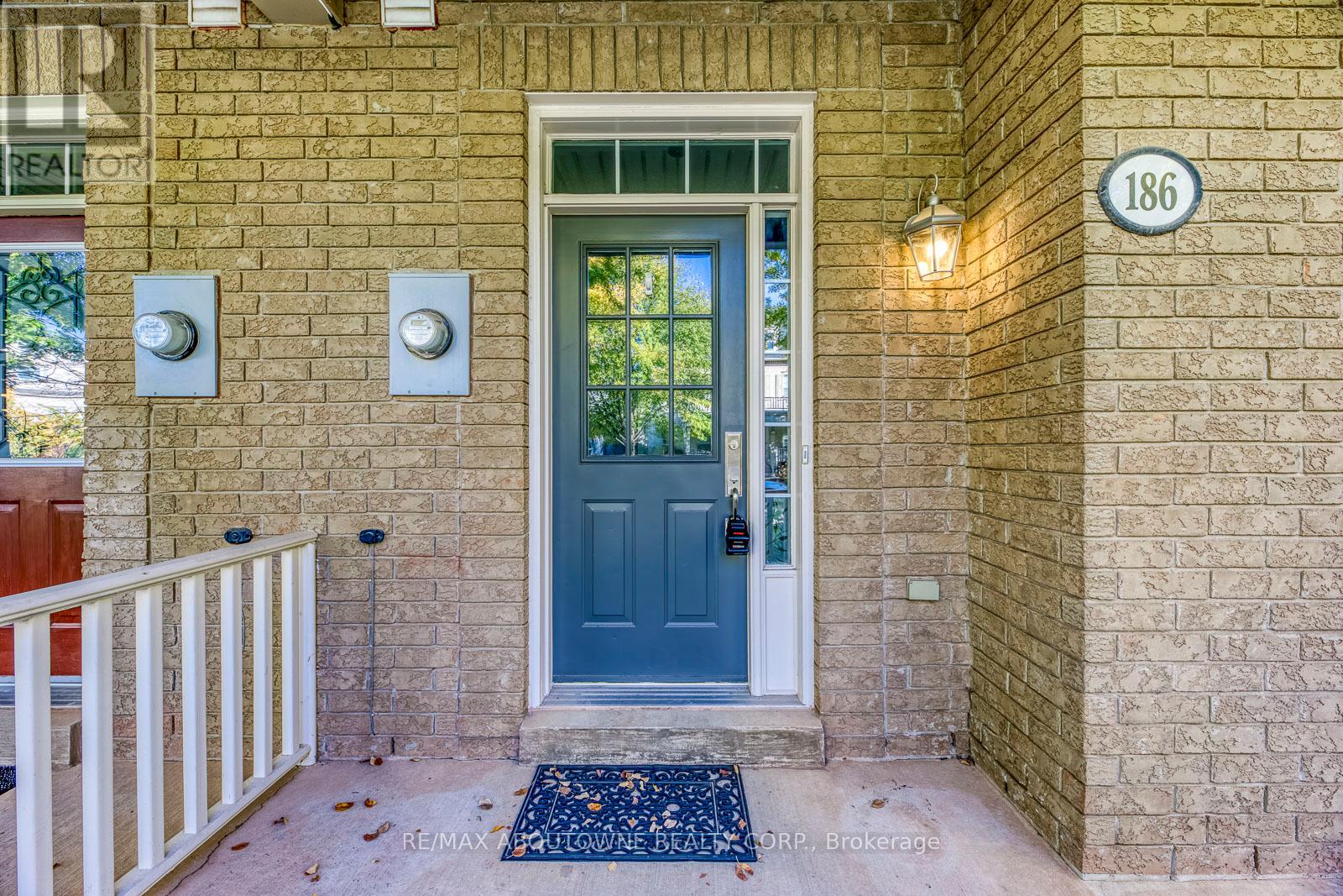 186 Gatwick Drive, Oakville, Ontario  L6H 6N1 - Photo 3 - W12656494