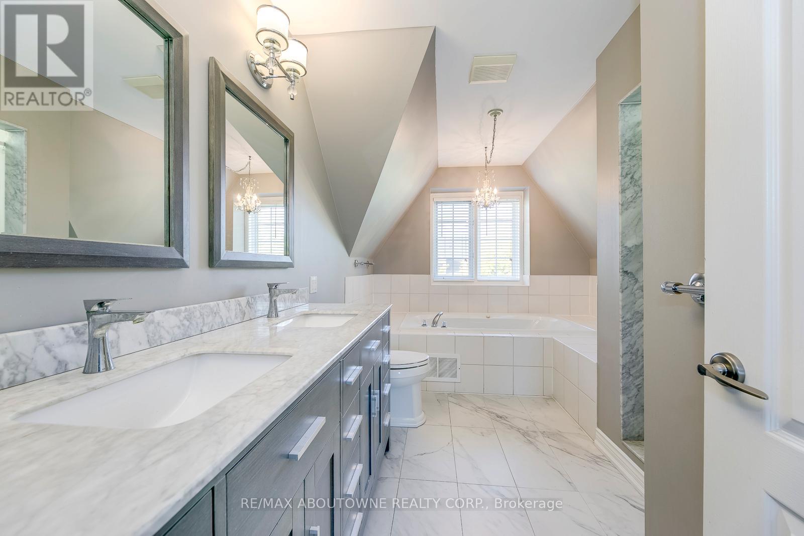 186 Gatwick Drive, Oakville, Ontario  L6H 6N1 - Photo 33 - W12656494