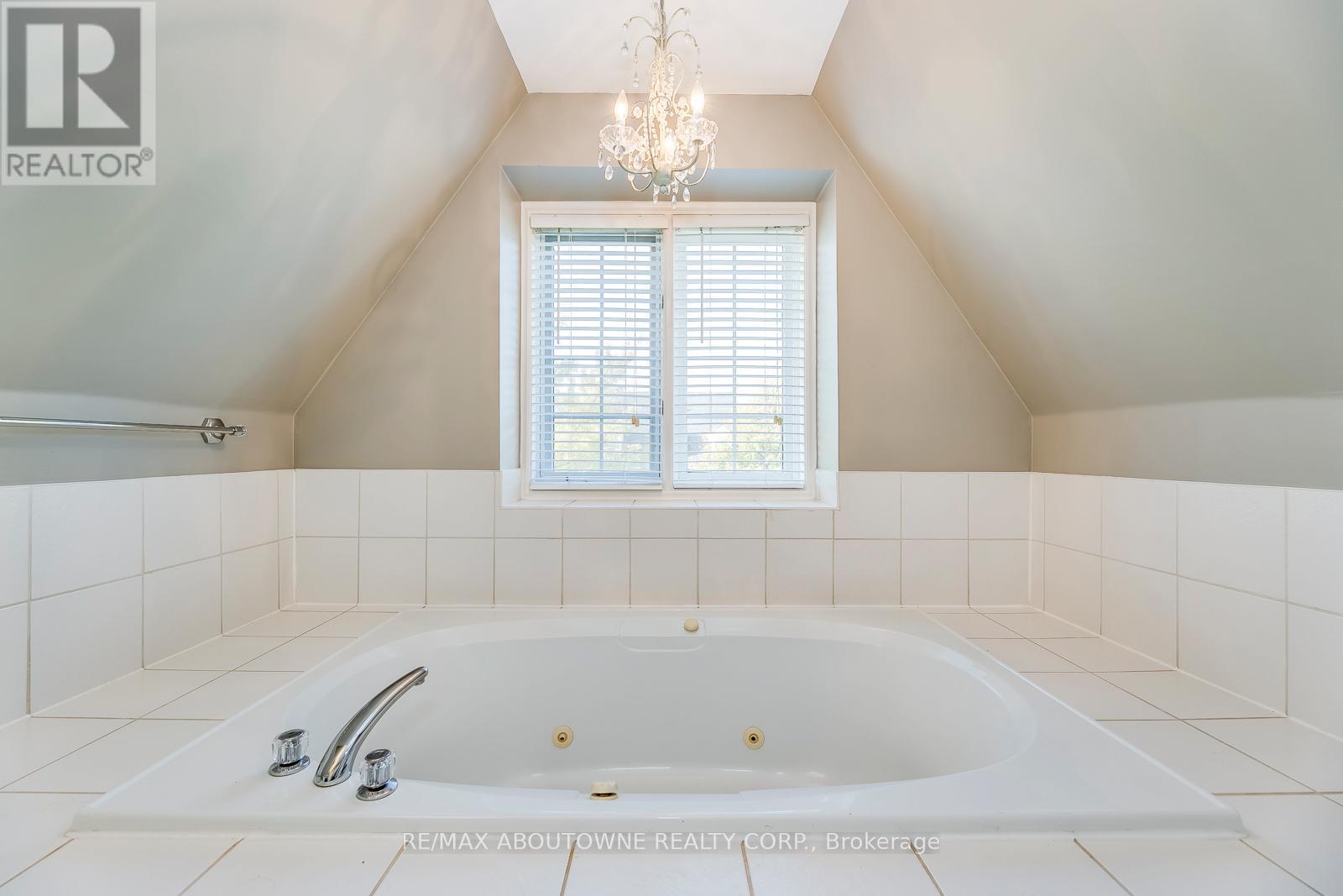 186 Gatwick Drive, Oakville, Ontario  L6H 6N1 - Photo 34 - W12656494