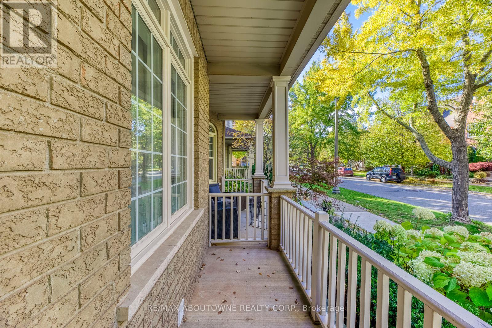 186 Gatwick Drive, Oakville, Ontario  L6H 6N1 - Photo 4 - W12656494