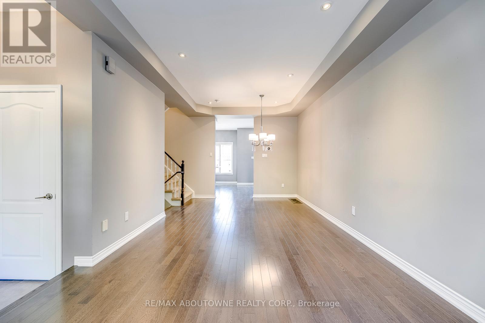 186 Gatwick Drive, Oakville, Ontario  L6H 6N1 - Photo 6 - W12656494