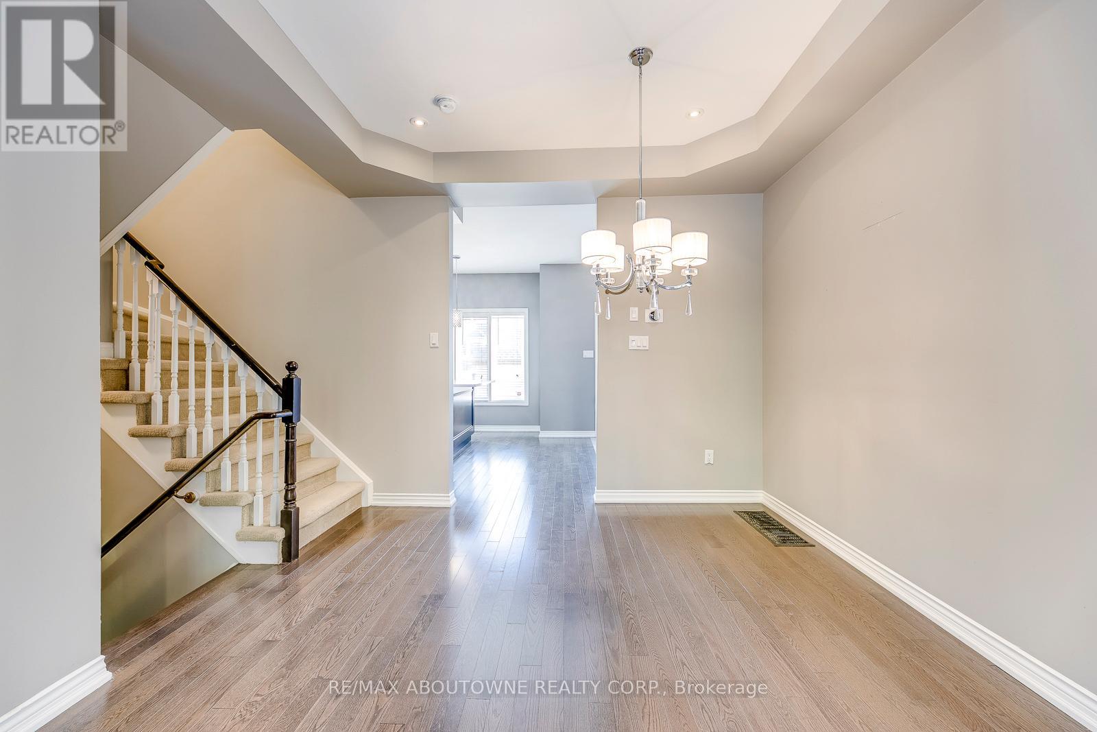 186 Gatwick Drive, Oakville, Ontario  L6H 6N1 - Photo 8 - W12656494