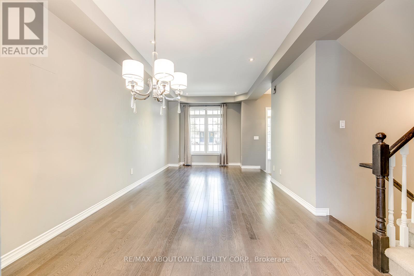 186 Gatwick Drive, Oakville, Ontario  L6H 6N1 - Photo 9 - W12656494