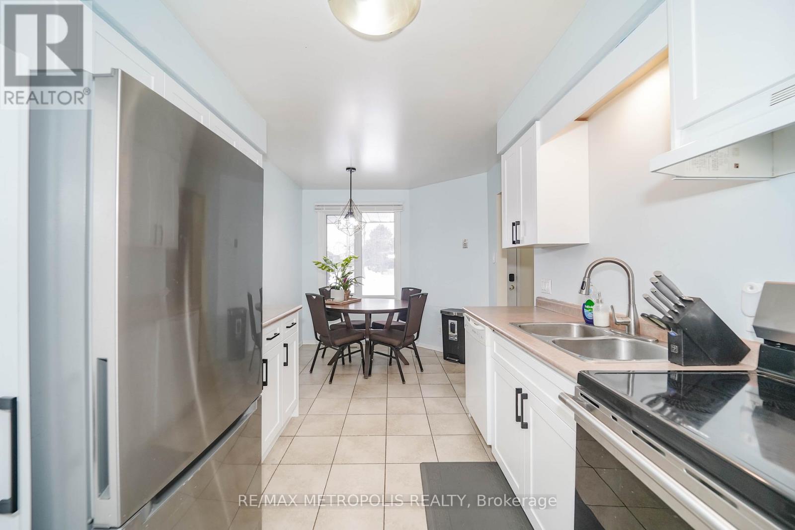 2 - 455 Kingscourt Drive, Waterloo, Ontario  N2K 3R5 - Photo 5 - X12656486