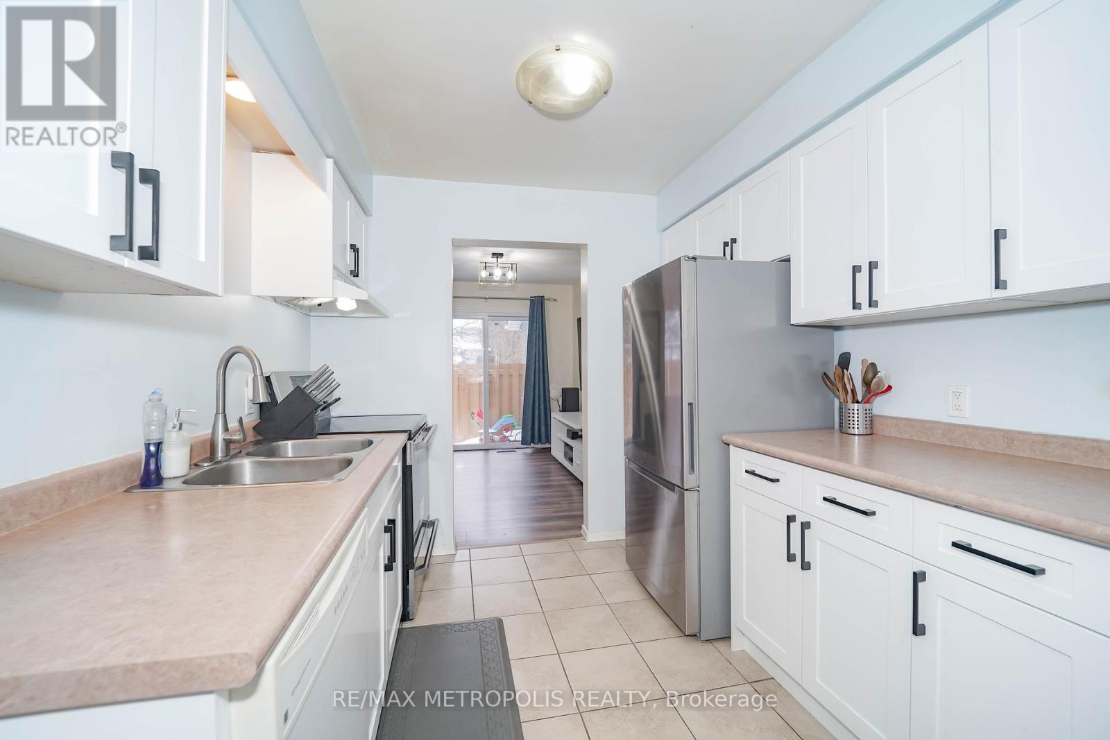 2 - 455 Kingscourt Drive, Waterloo, Ontario  N2K 3R5 - Photo 6 - X12656486