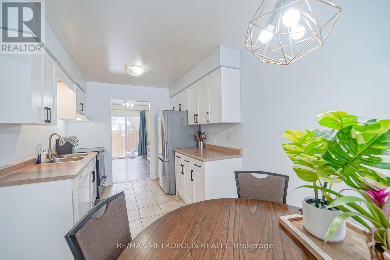 2 - 455 Kingscourt Drive, Waterloo, Ontario  N2K 3R5 - Photo 7 - X12656486