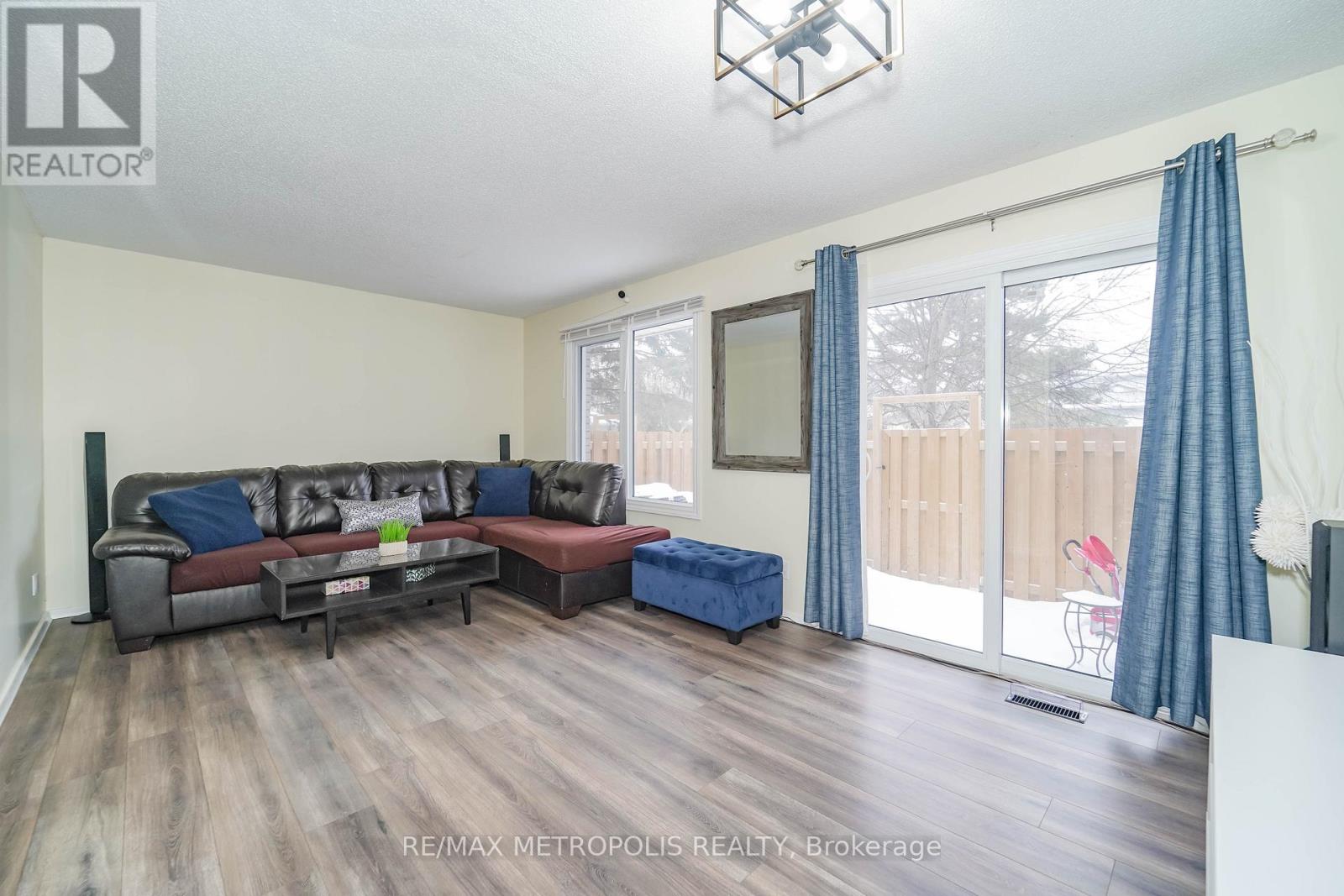 2 - 455 Kingscourt Drive, Waterloo, Ontario  N2K 3R5 - Photo 8 - X12656486