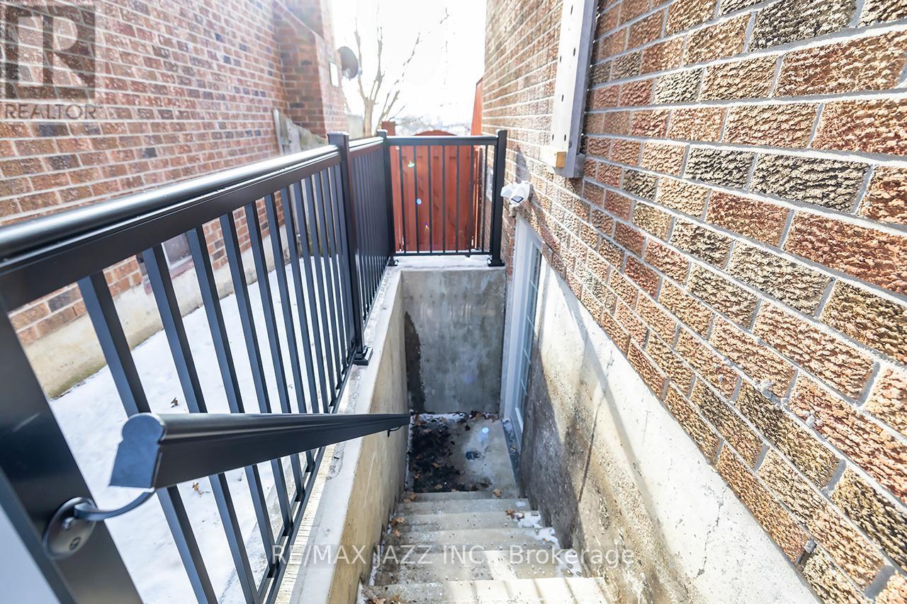 2003 Cedarwood Court, Pickering, Ontario  L1X 1T8 - Photo 19 - E12656668