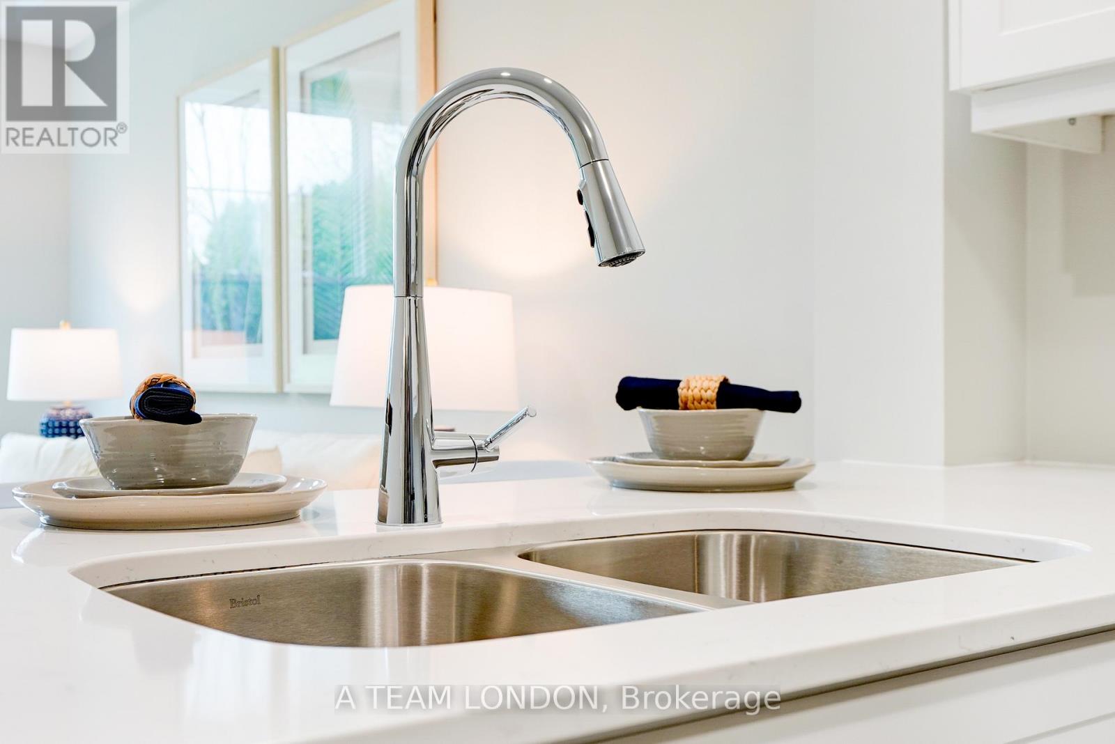 201 - 100 The Promenade, Central Elgin, Ontario  N5L 1C5 - Photo 7 - X12656586