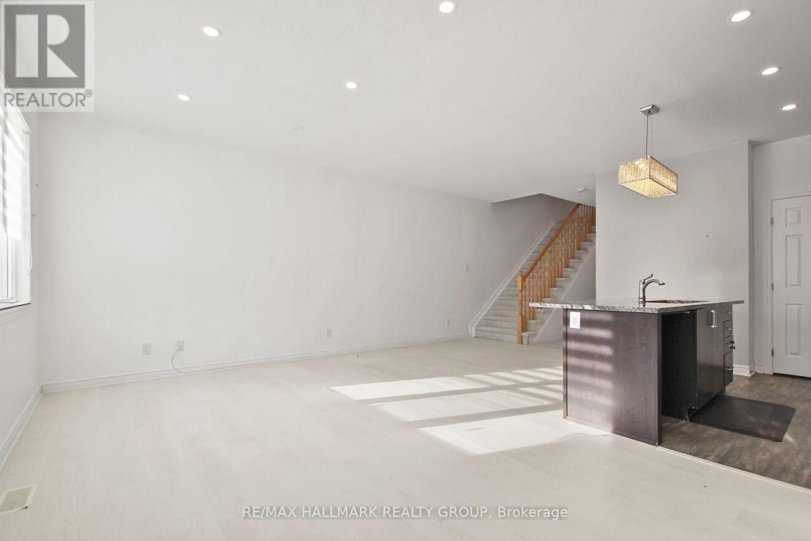 233 Pingwi Place, Ottawa, Ontario  K1X 0G2 - Photo 12 - X12656604