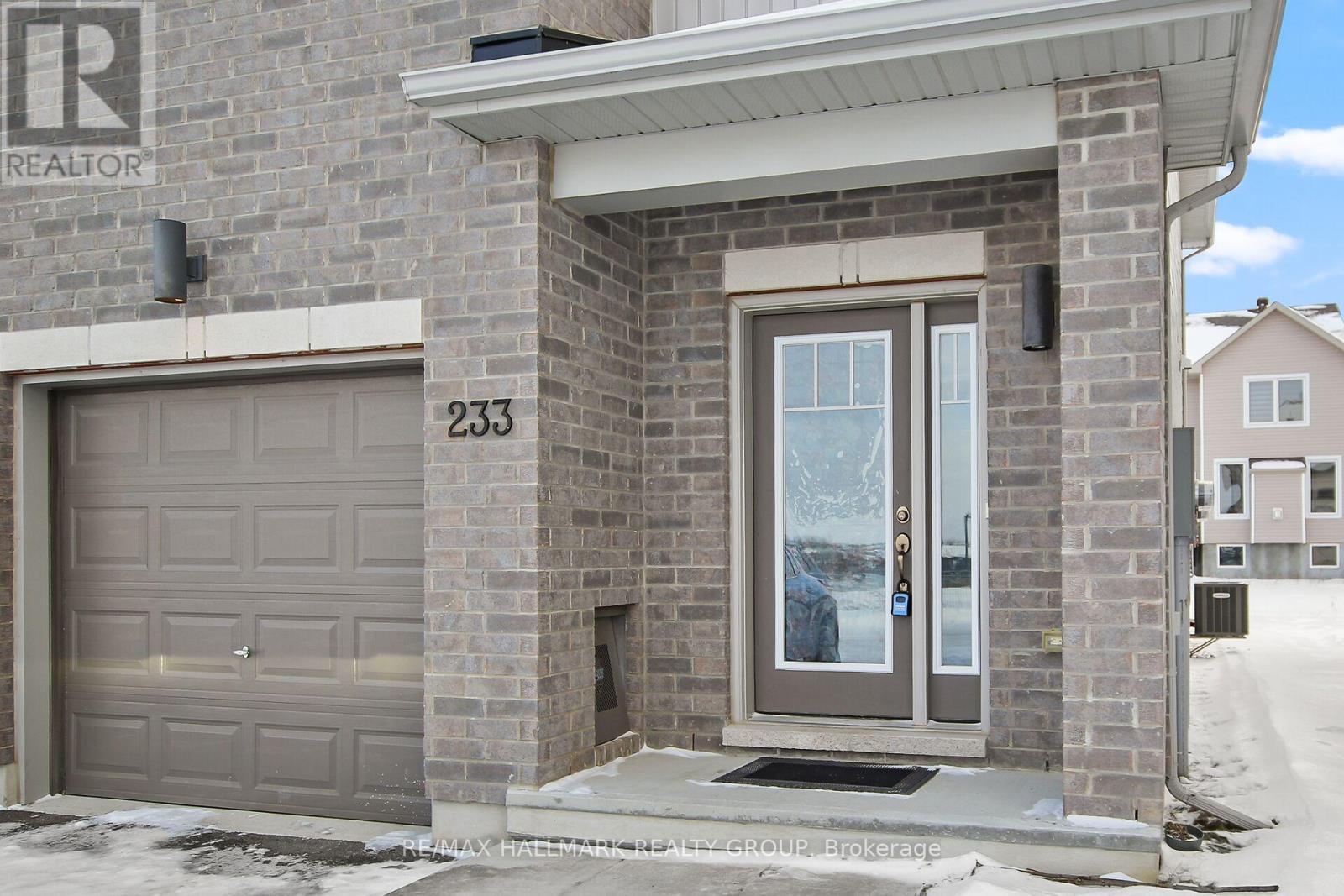 233 Pingwi Place, Ottawa, Ontario  K1X 0G2 - Photo 3 - X12656604