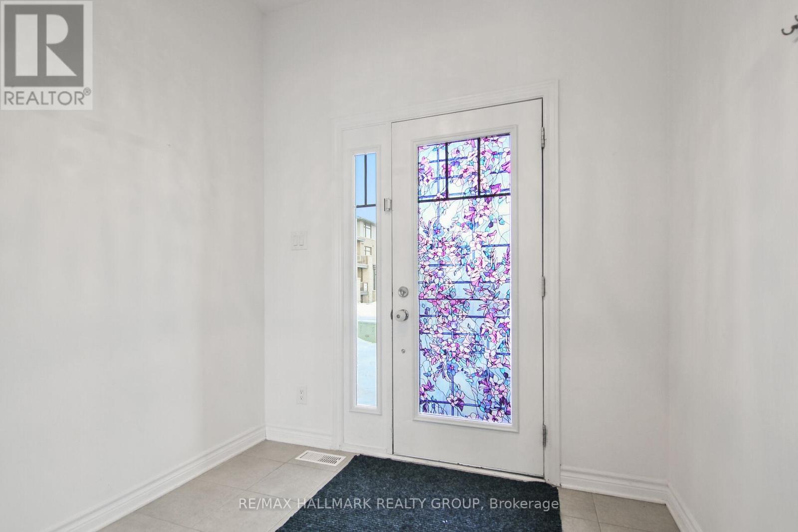 233 Pingwi Place, Ottawa, Ontario  K1X 0G2 - Photo 4 - X12656604