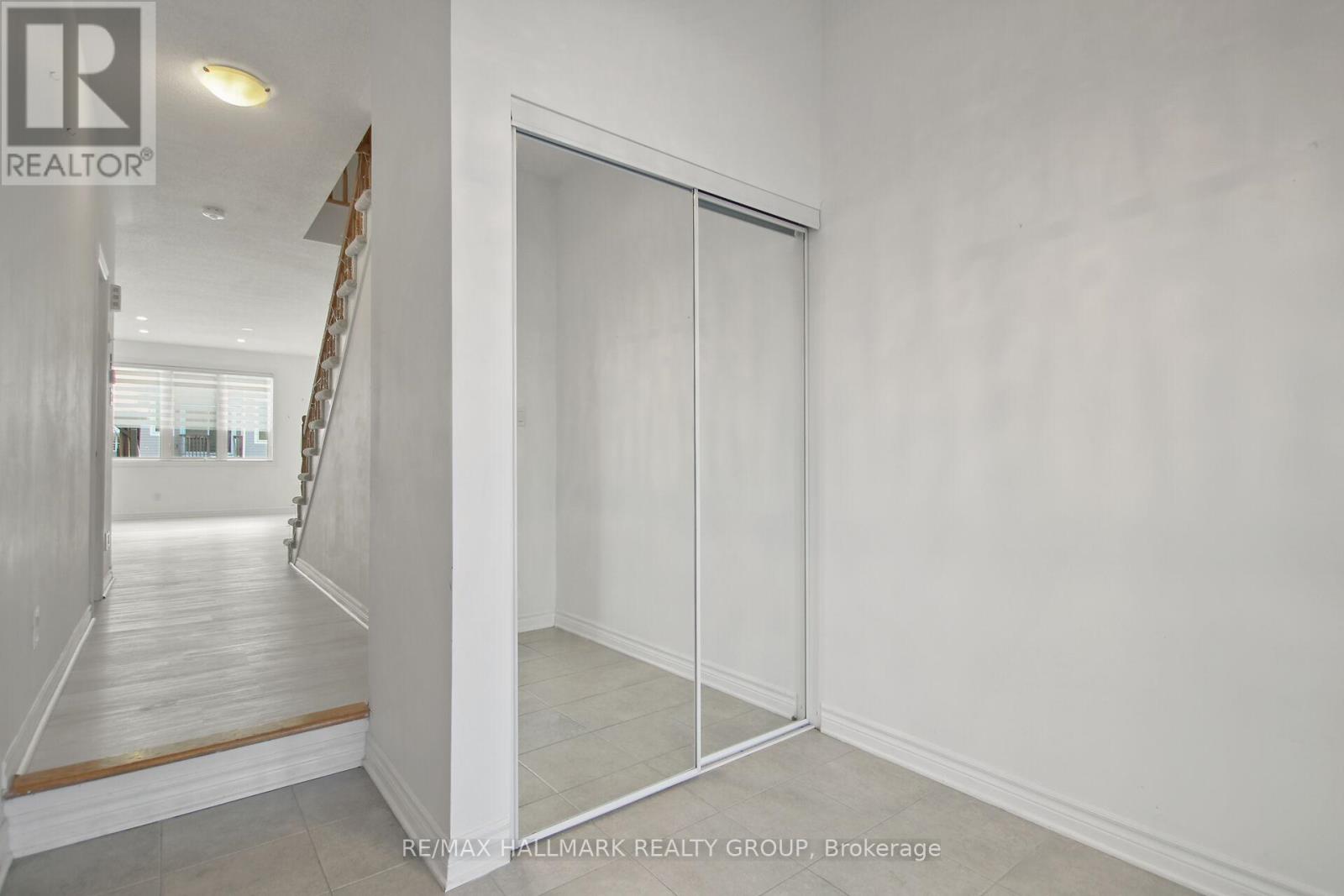 233 Pingwi Place, Ottawa, Ontario  K1X 0G2 - Photo 6 - X12656604