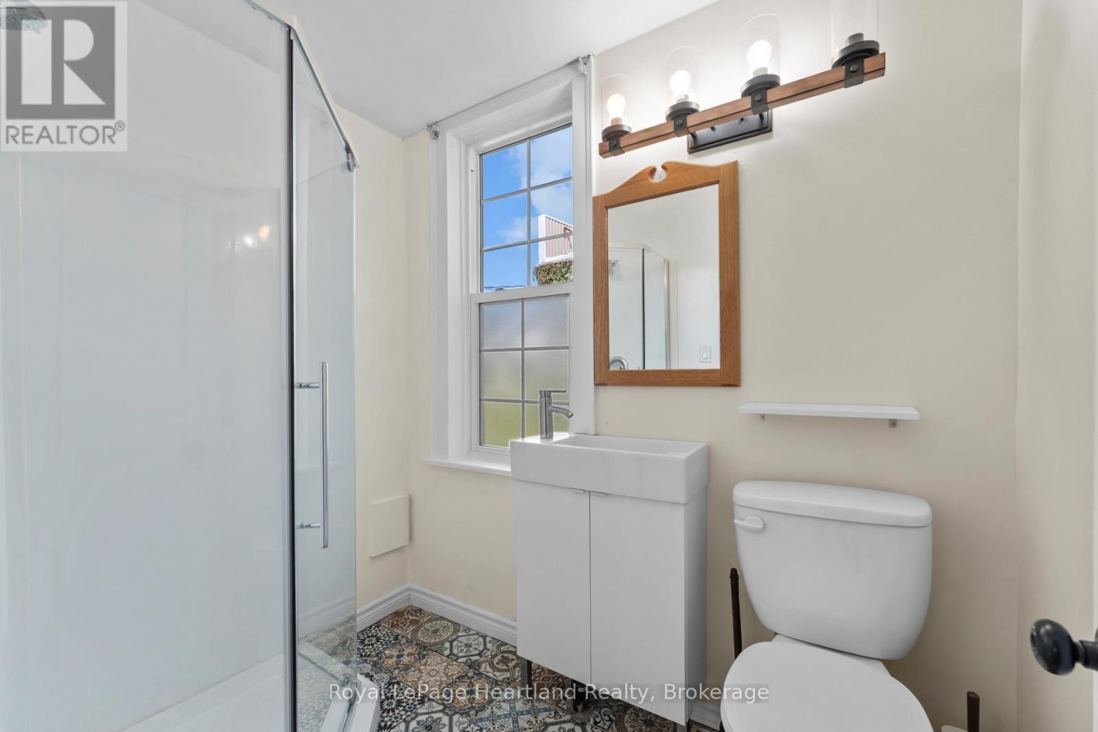 Photo 34 of 36 for 5 The Square