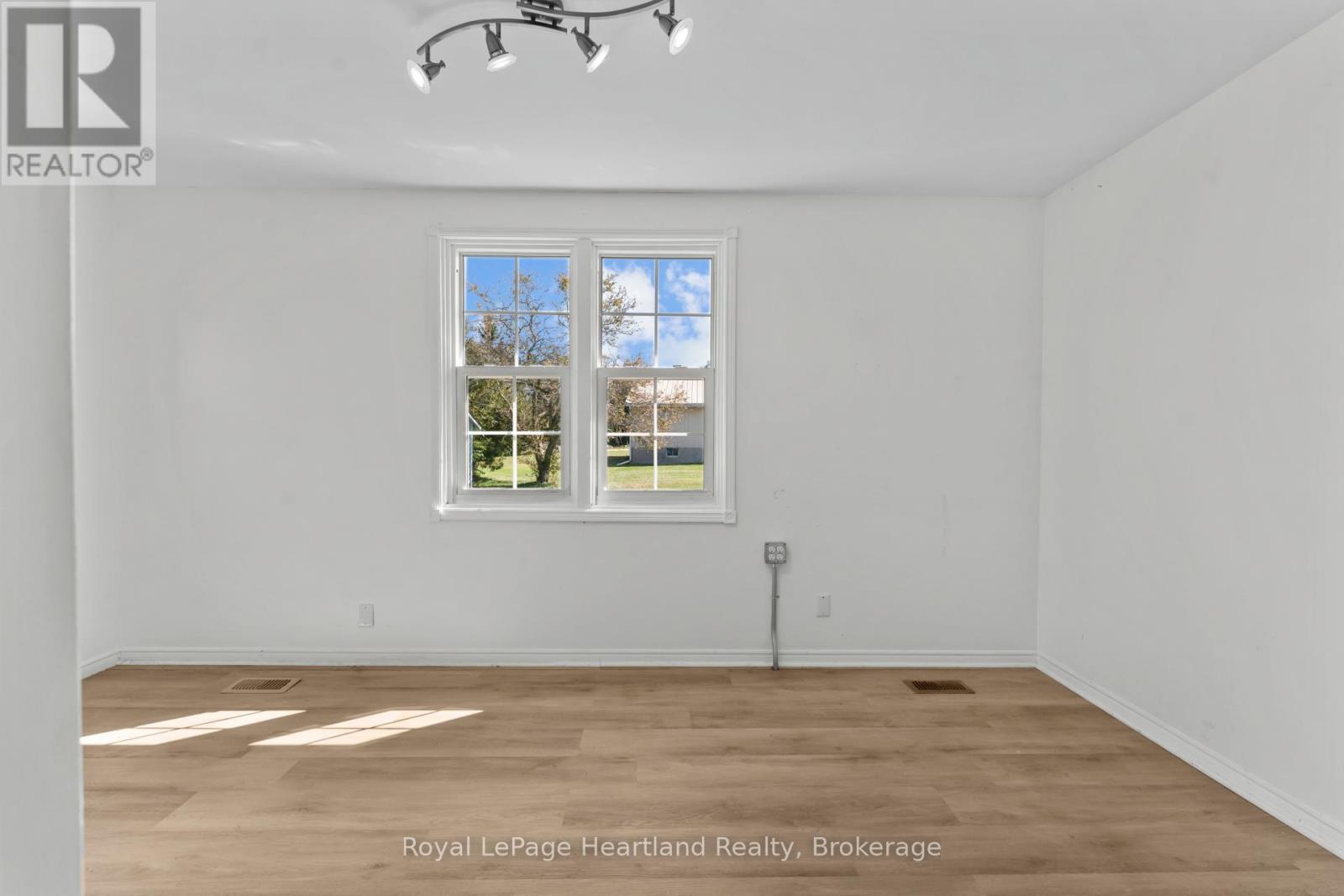 5 The Square, Bluewater, Ontario  N0M 1G0 - Photo 31 - X12419523