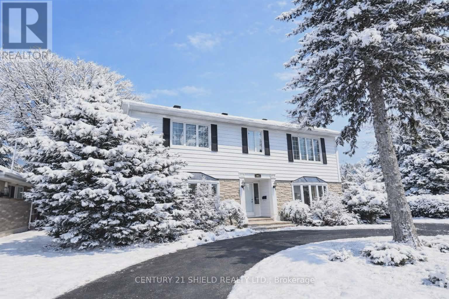 903 RIVERDALE AVENUE, Cornwall, Ontario