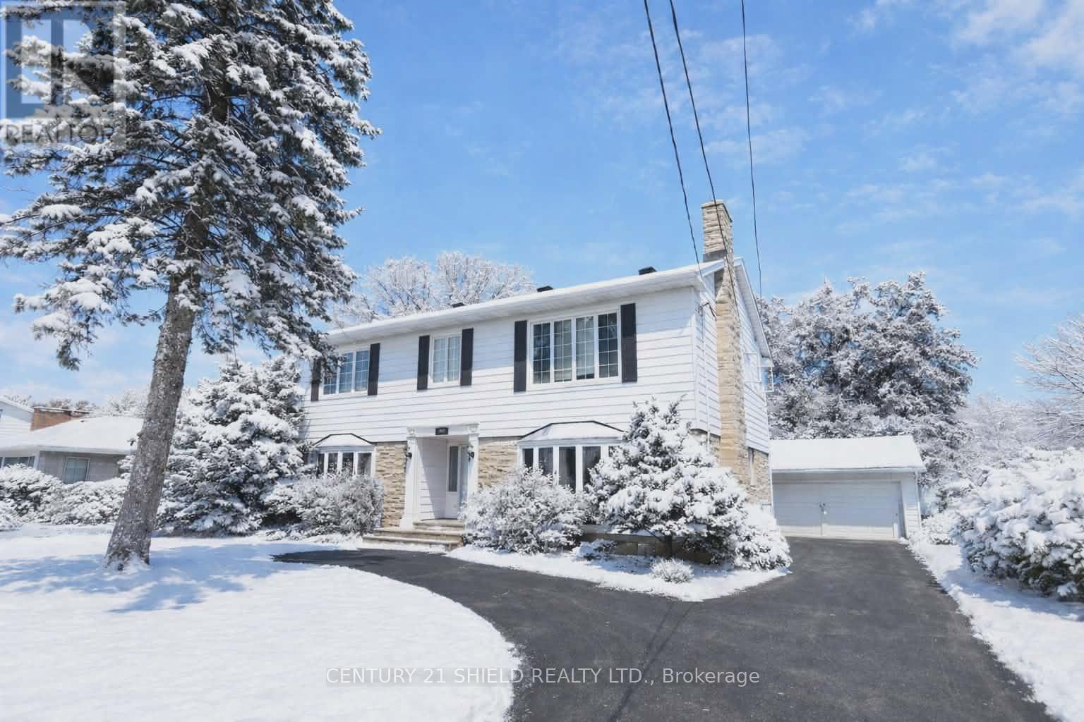 903 Riverdale Avenue, Cornwall, Ontario  K6J 2L3 - Photo 2 - X12656526