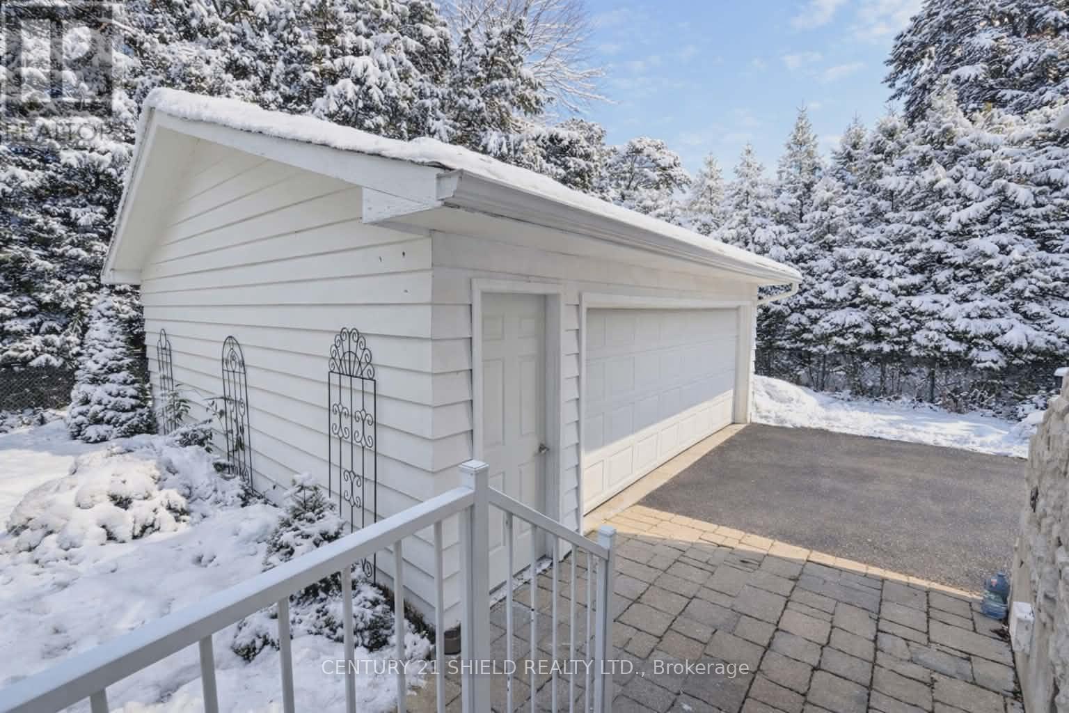 903 Riverdale Avenue, Cornwall, Ontario  K6J 2L3 - Photo 4 - X12656526