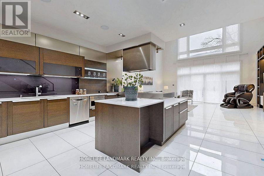 301 Jedburgh Road, Toronto, Ontario  M5M 3K5 - Photo 11 - C12656556