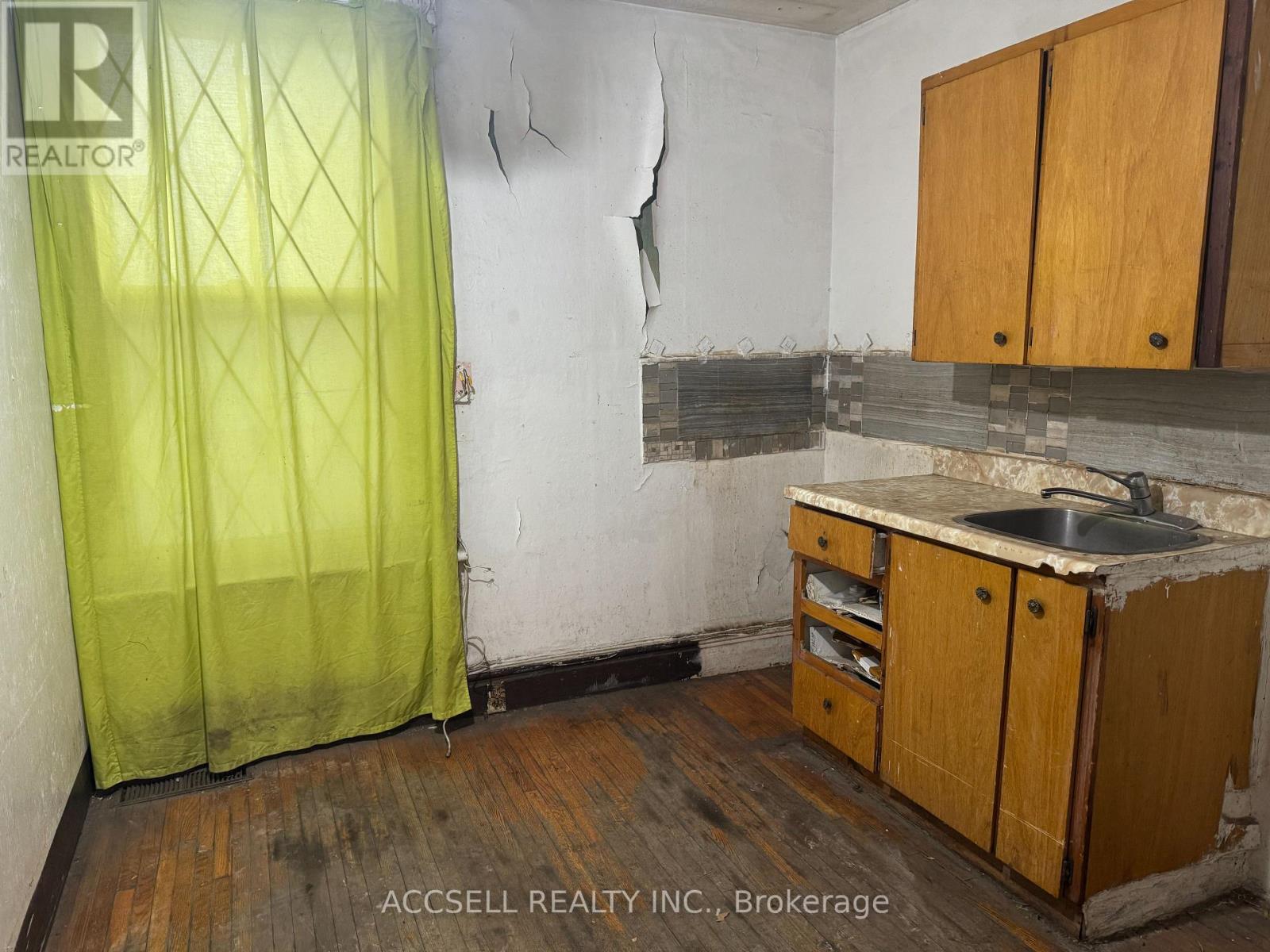 176 Brunswick Avenue, Toronto, Ontario  M5S 2M5 - Photo 2 - C12656594