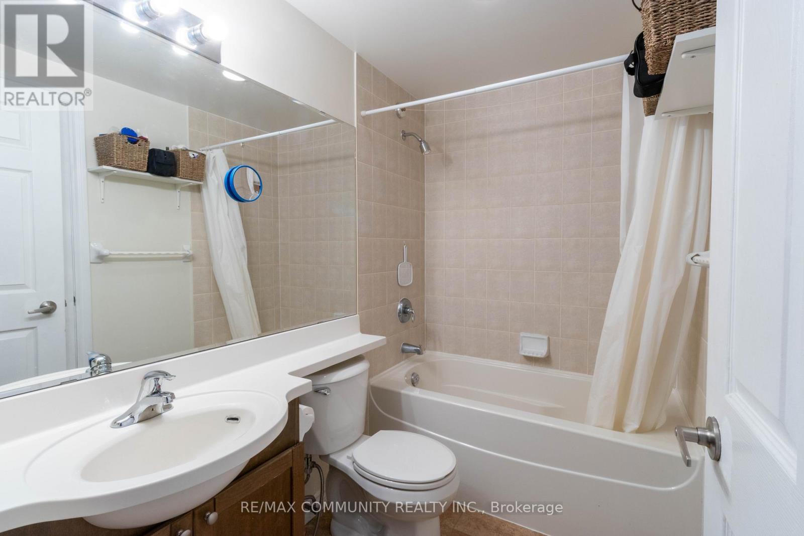 202 - 763 Bay Street, Toronto, Ontario  M5G 2R3 - Photo 10 - C12656662