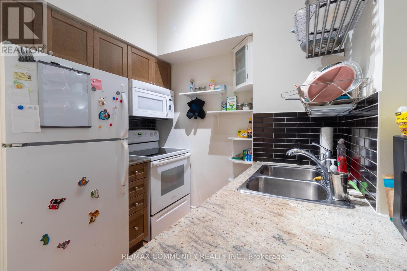 202 - 763 Bay Street, Toronto, Ontario  M5G 2R3 - Photo 17 - C12656662