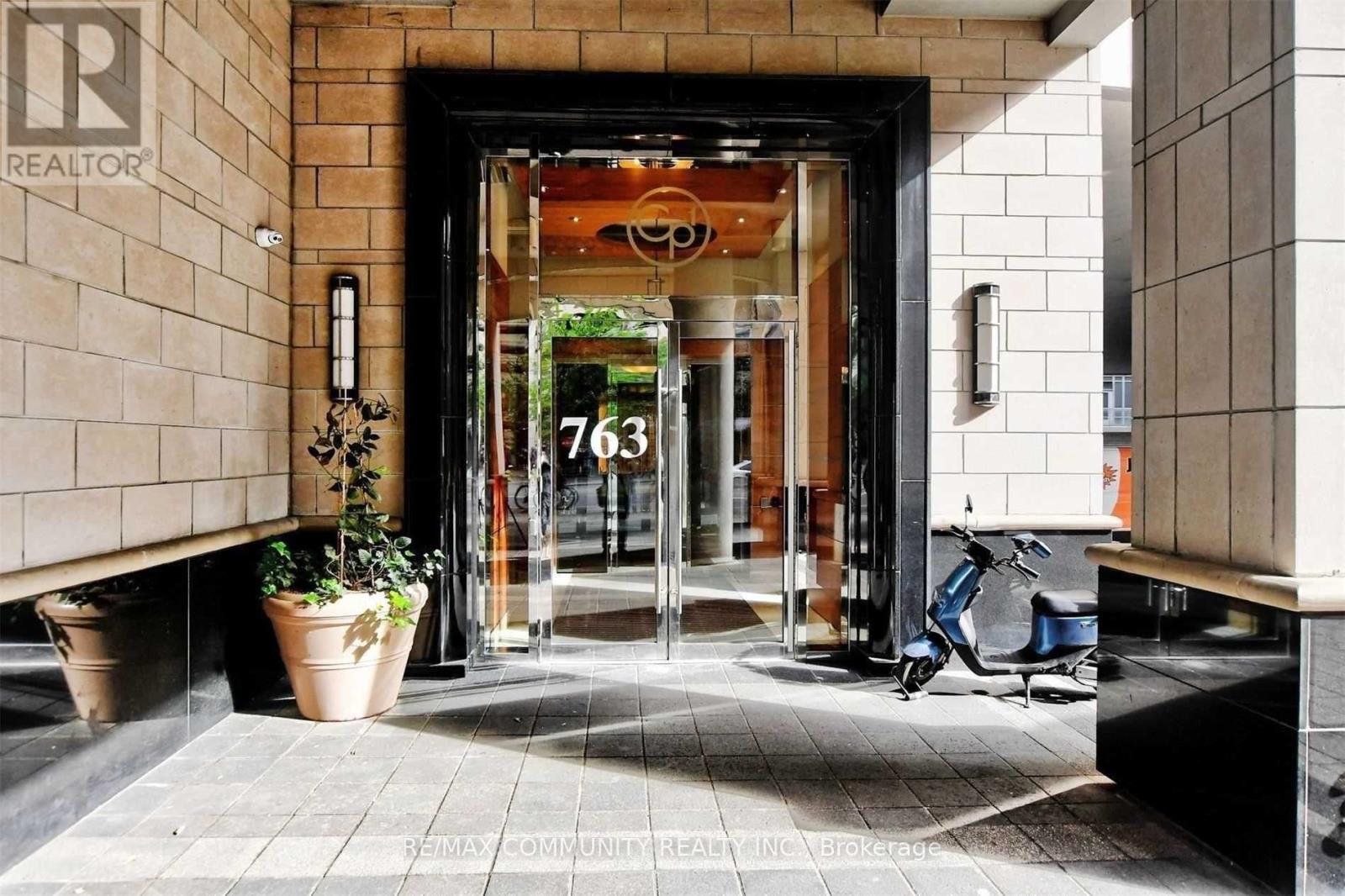 202 - 763 Bay Street, Toronto, Ontario  M5G 2R3 - Photo 3 - C12656662