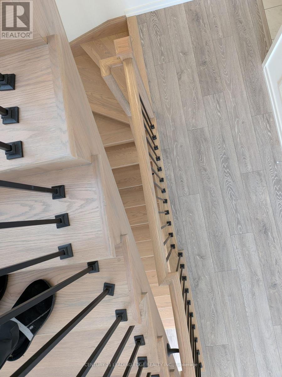 25 - 16 Lytham Green Circle, Newmarket, Ontario  L3X 0L6 - Photo 12 - N12656532