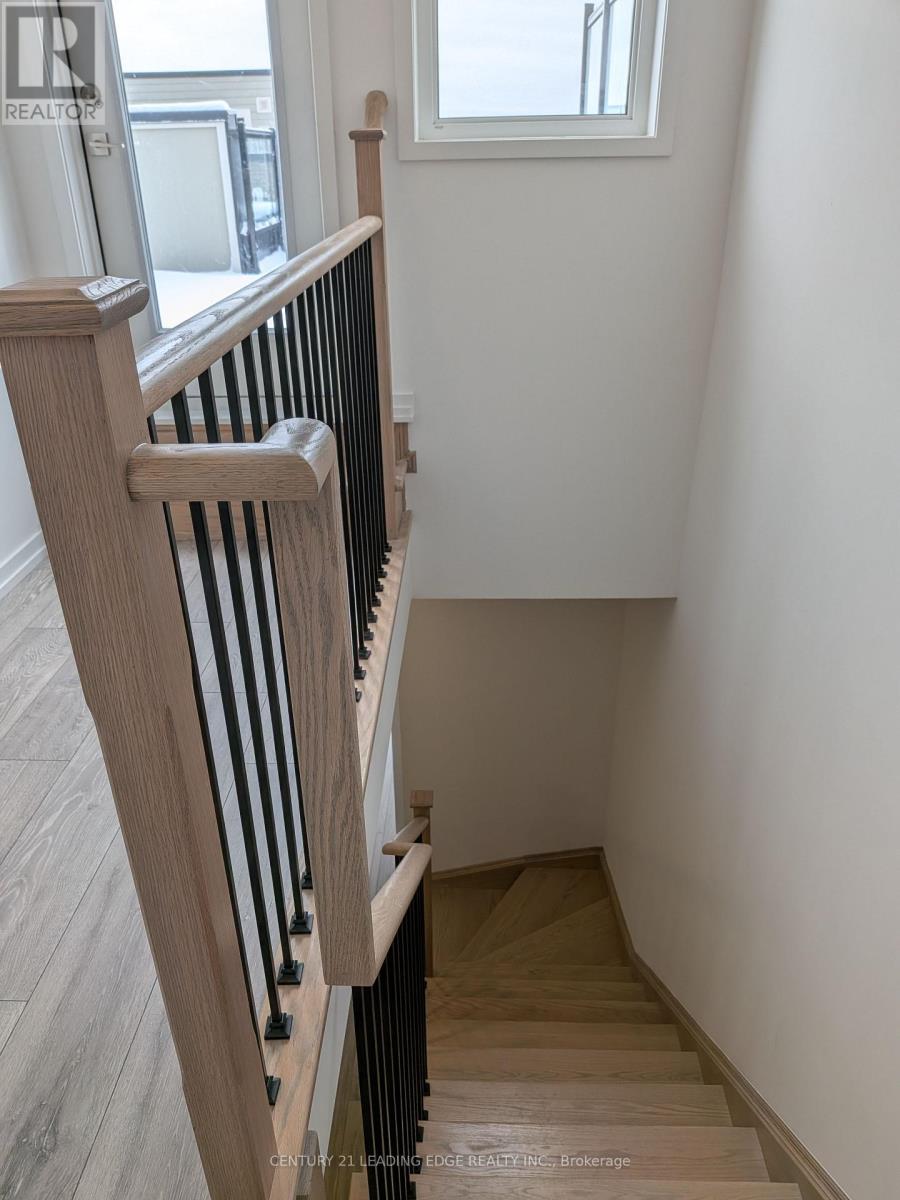 25 - 16 Lytham Green Circle, Newmarket, Ontario  L3X 0L6 - Photo 17 - N12656532