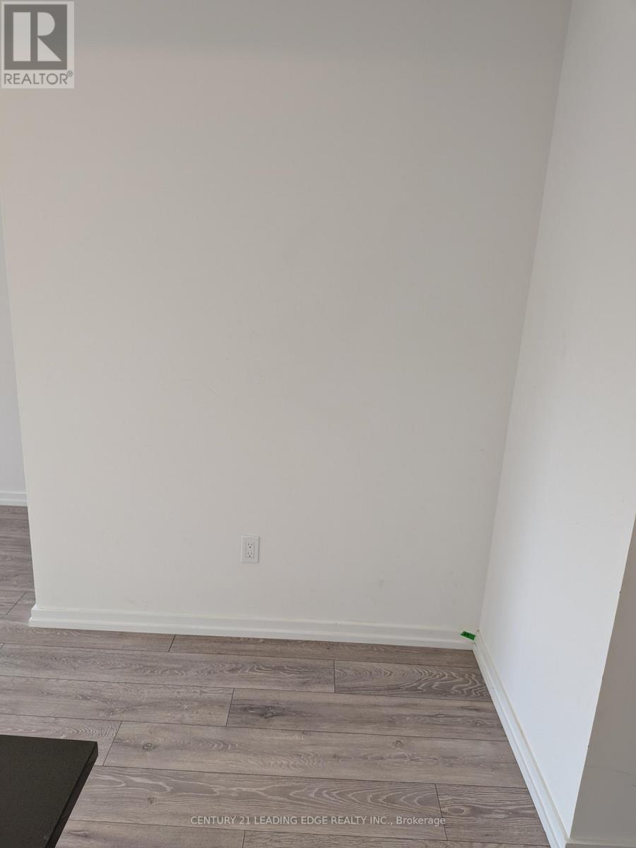 25 - 16 Lytham Green Circle, Newmarket, Ontario  L3X 0L6 - Photo 4 - N12656532