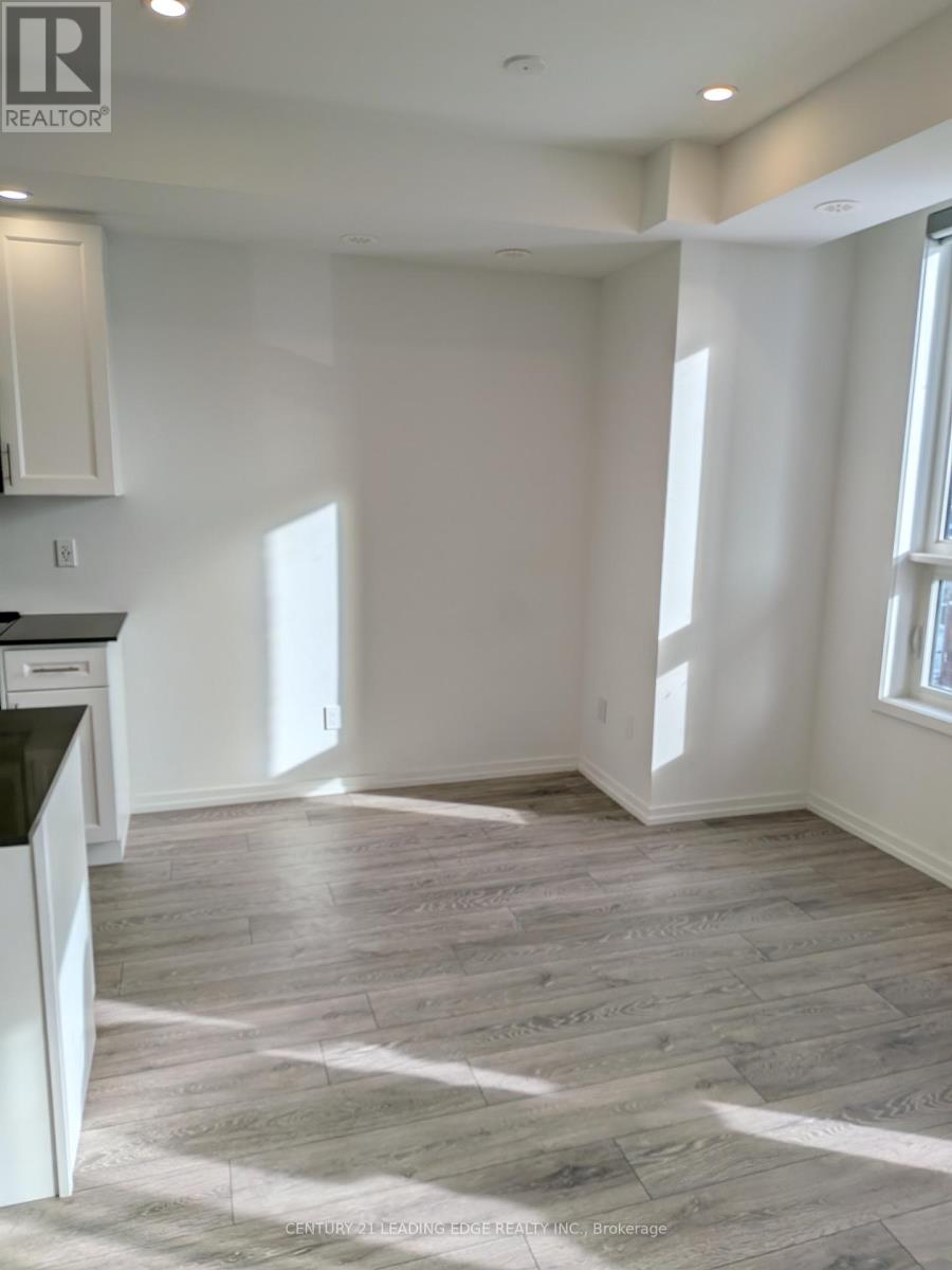 25 - 16 Lytham Green Circle, Newmarket, Ontario  L3X 0L6 - Photo 8 - N12656532