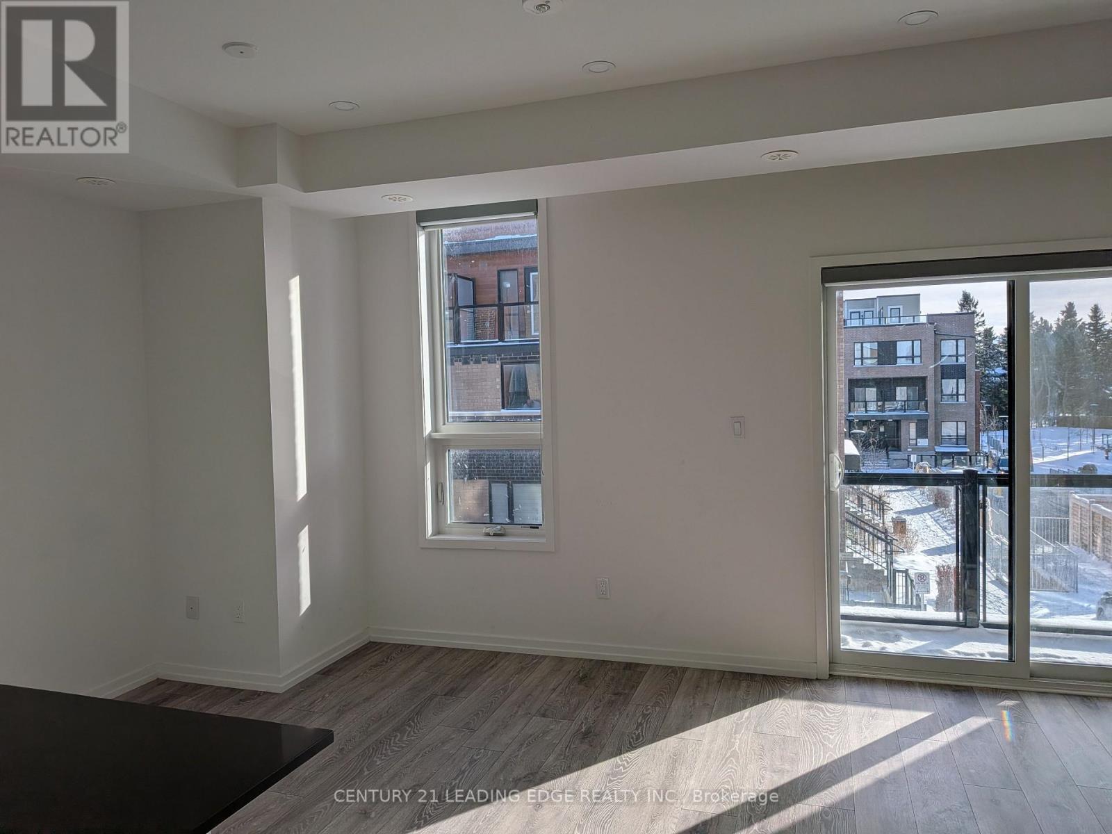 25 - 16 Lytham Green Circle, Newmarket, Ontario  L3X 0L6 - Photo 9 - N12656532