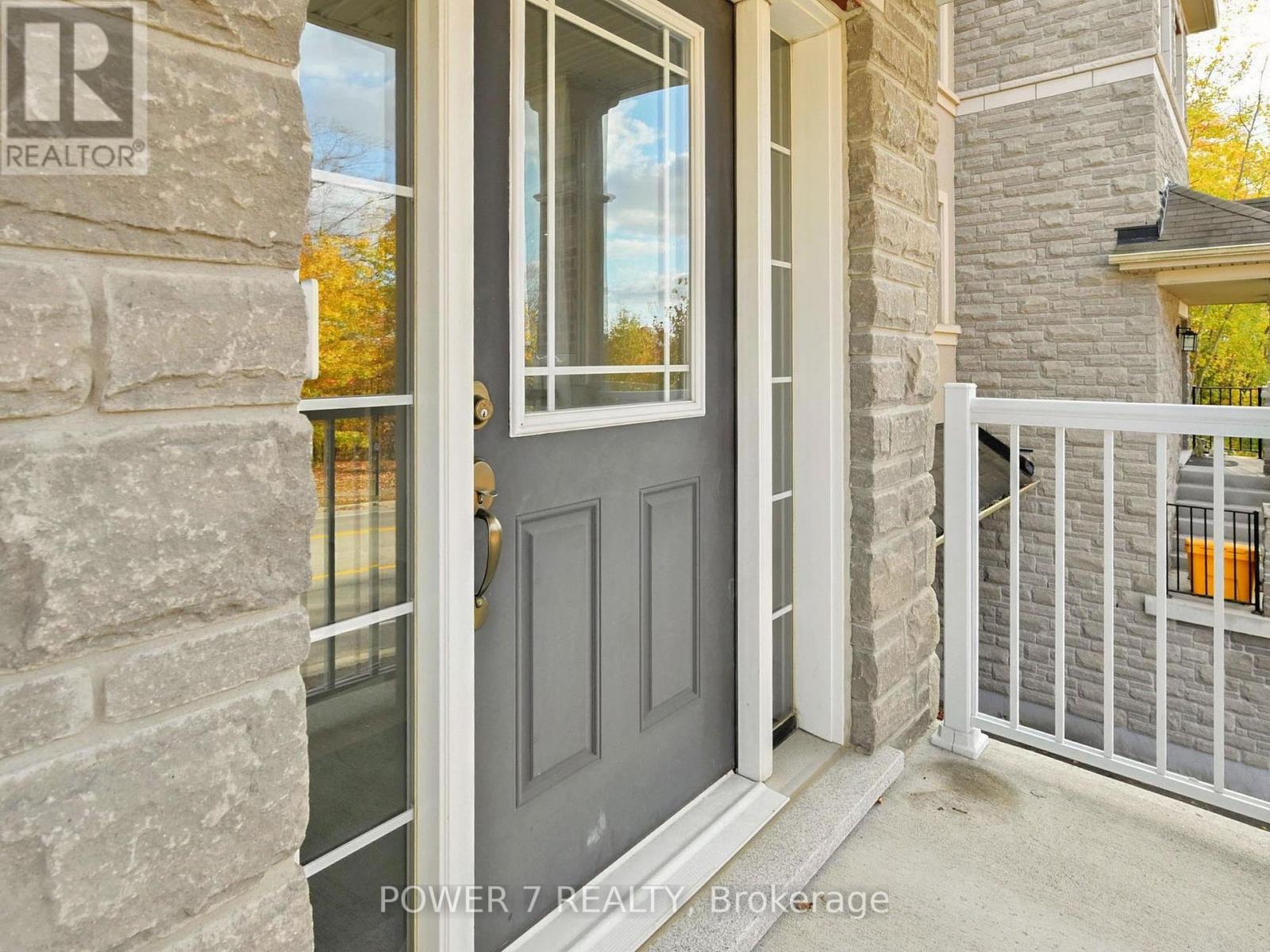 180 Woodspring Avenue, Newmarket, Ontario  L3X 3J4 - Photo 3 - N12656636